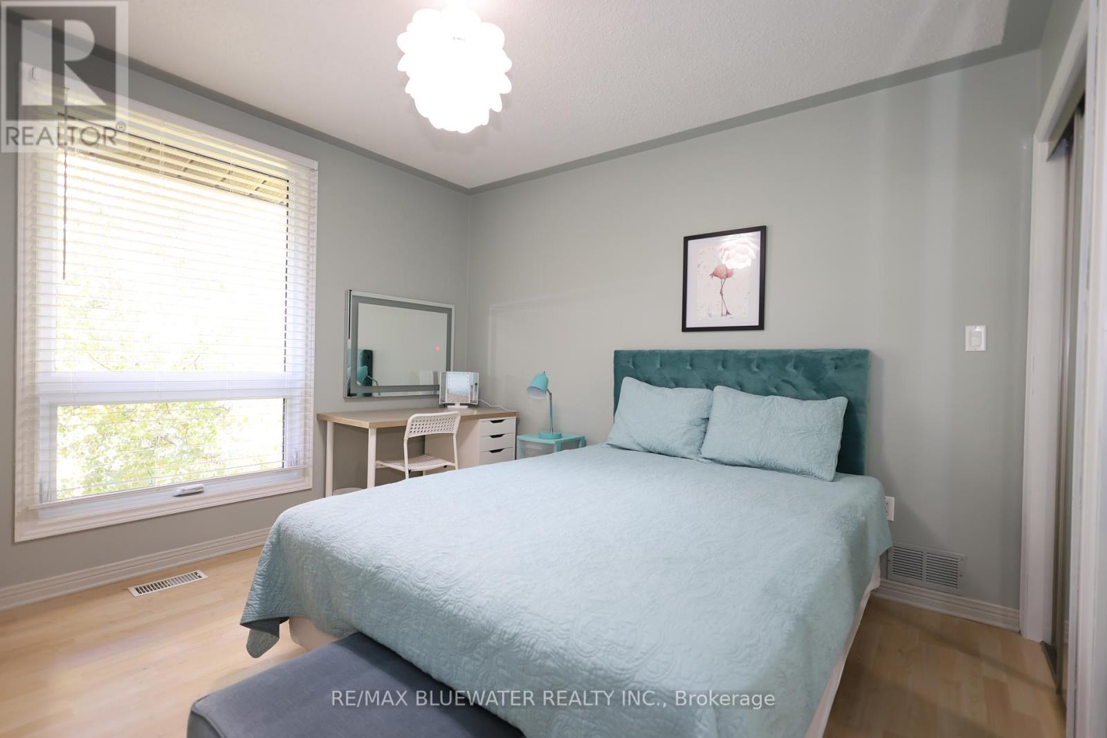 5429 Lake Valley Grove Road, Lambton Shores, Ontario  N0N 1J7 - Photo 21 - X9397505