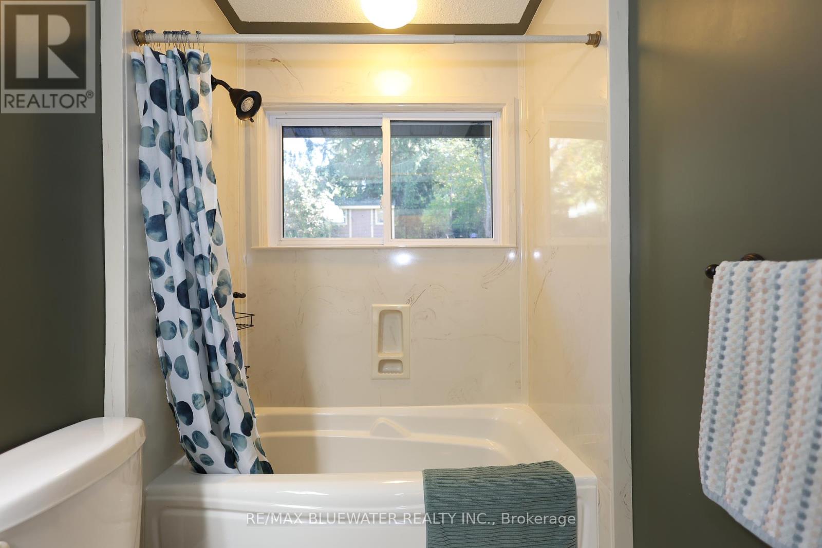 5429 Lake Valley Grove Road, Lambton Shores, Ontario  N0N 1J7 - Photo 23 - X9397505