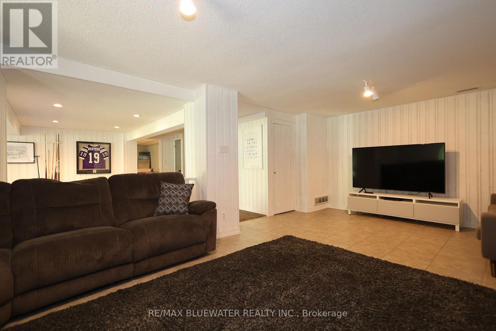 5429 Lake Valley Grove Road, Lambton Shores, Ontario  N0N 1J7 - Photo 28 - X9397505