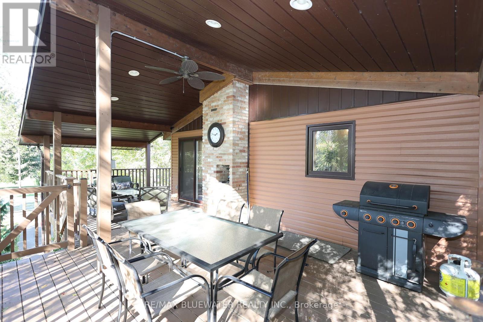 5429 Lake Valley Grove Road, Lambton Shores, Ontario  N0N 1J7 - Photo 3 - X9397505