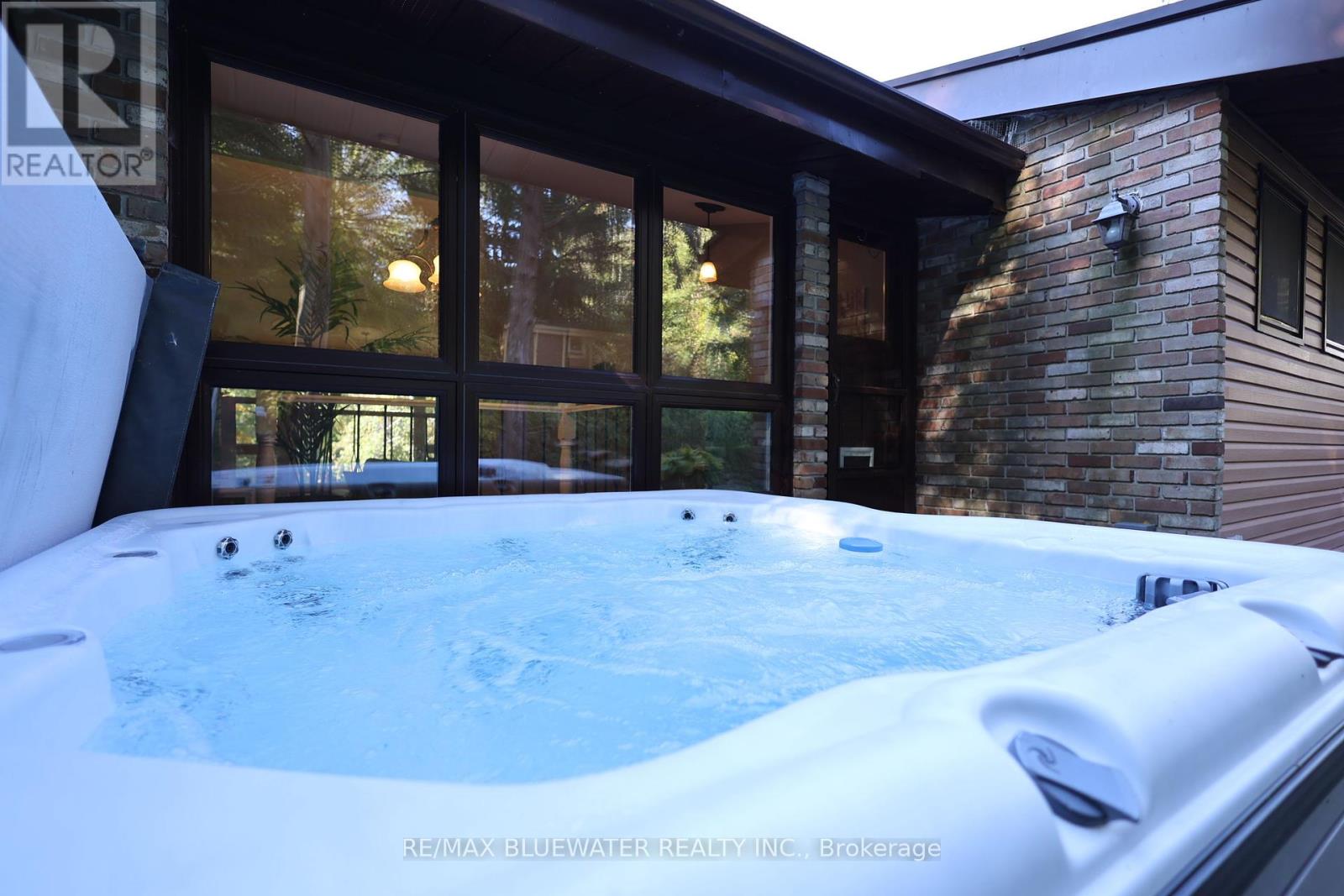 5429 Lake Valley Grove Road, Lambton Shores, Ontario  N0N 1J7 - Photo 37 - X9397505