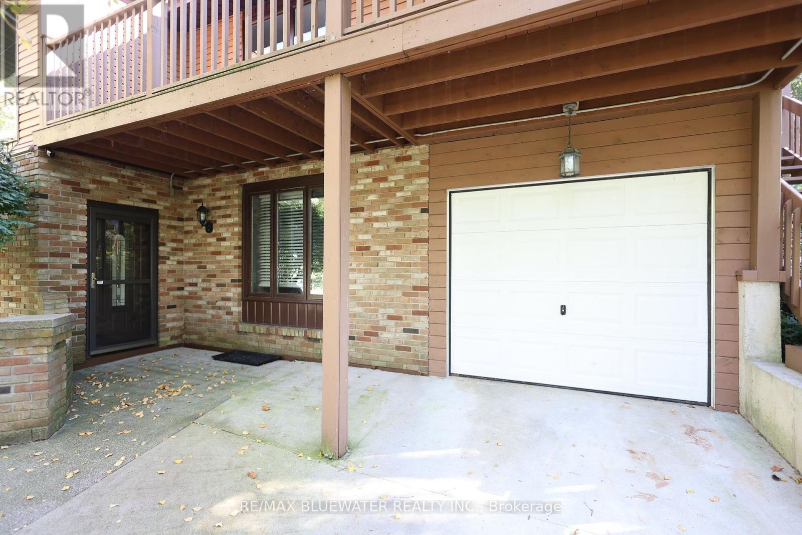 5429 Lake Valley Grove Road, Lambton Shores, Ontario  N0N 1J7 - Photo 7 - X9397505